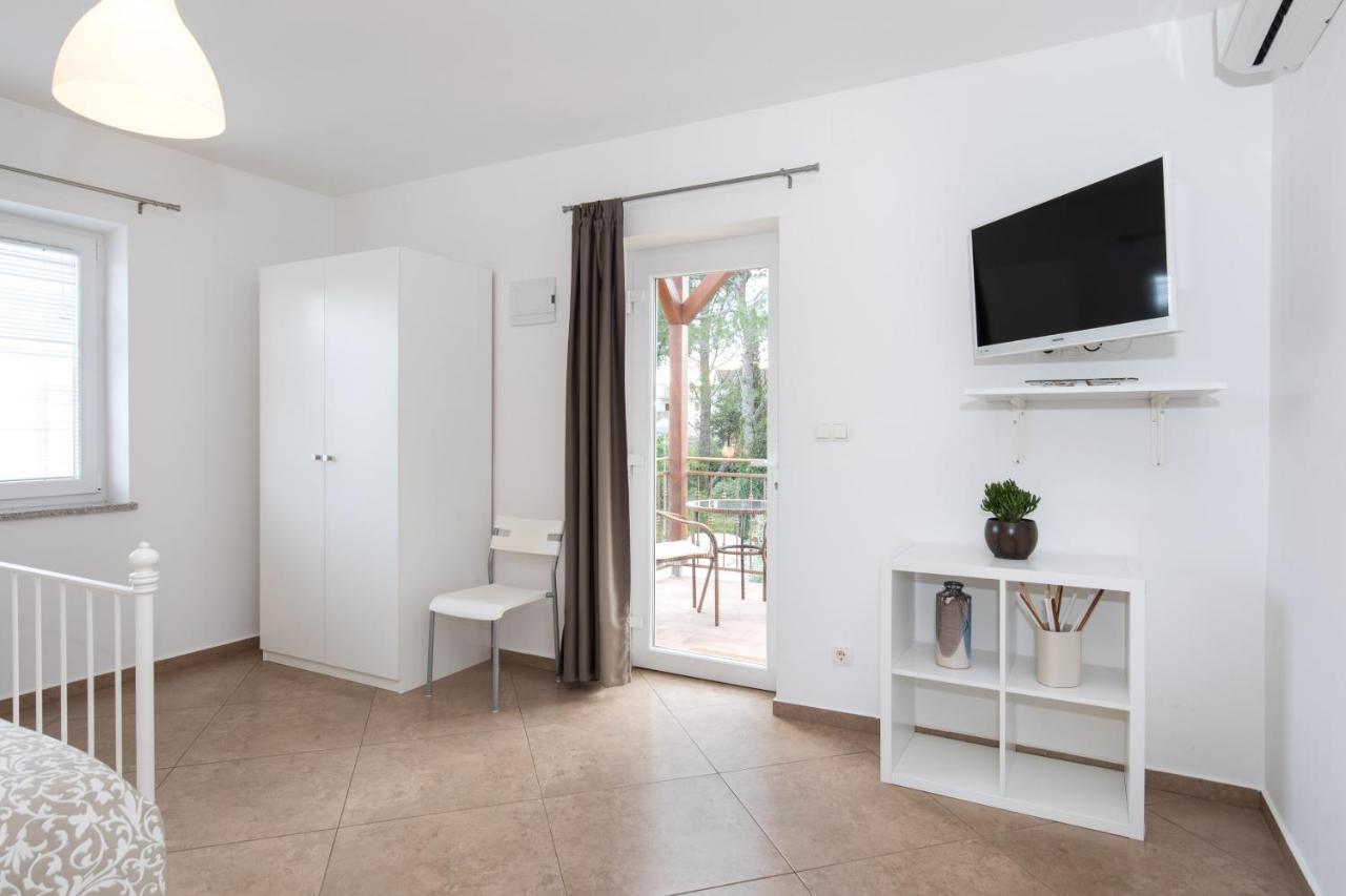 Apartmani Laura Krk Крк Экстерьер фото