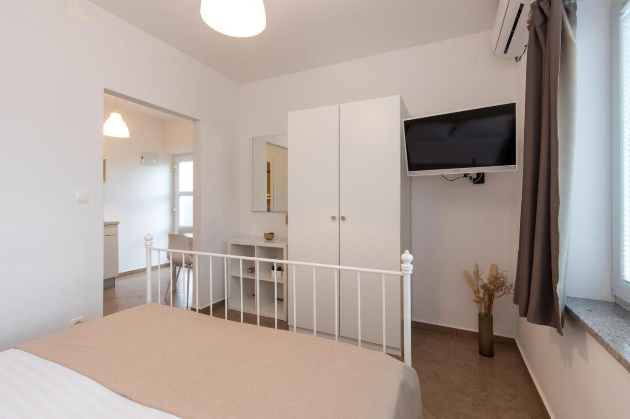Apartmani Laura Krk Крк Экстерьер фото