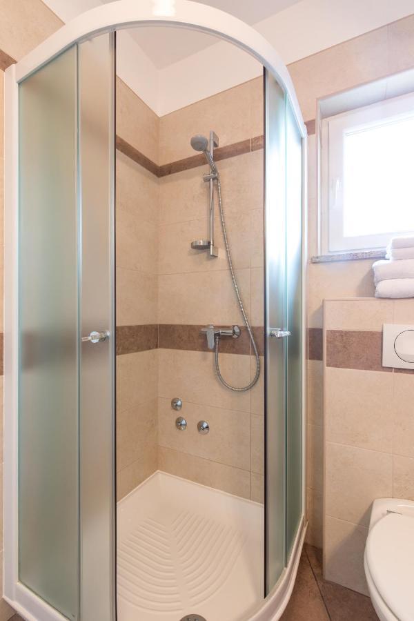 Apartmani Laura Krk Крк Экстерьер фото