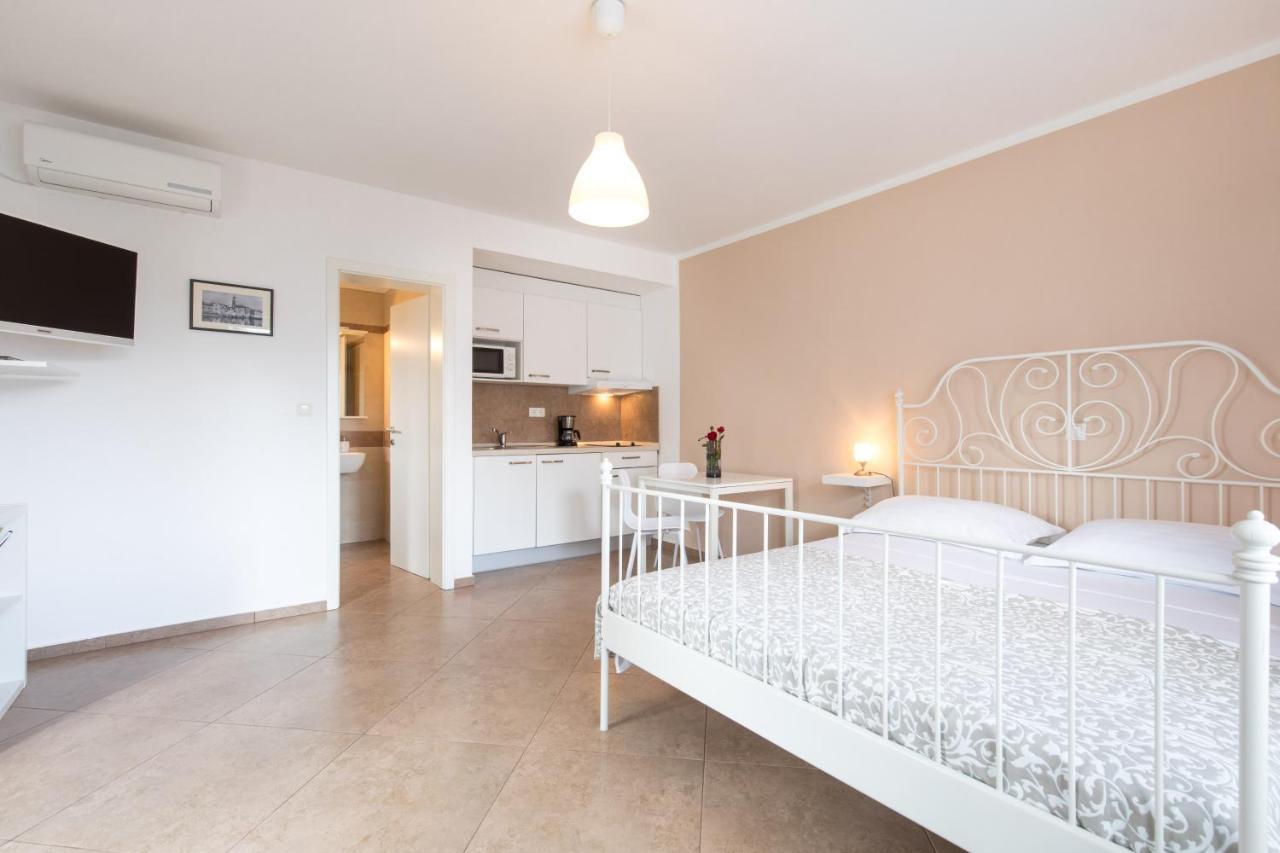 Apartmani Laura Krk Крк Экстерьер фото