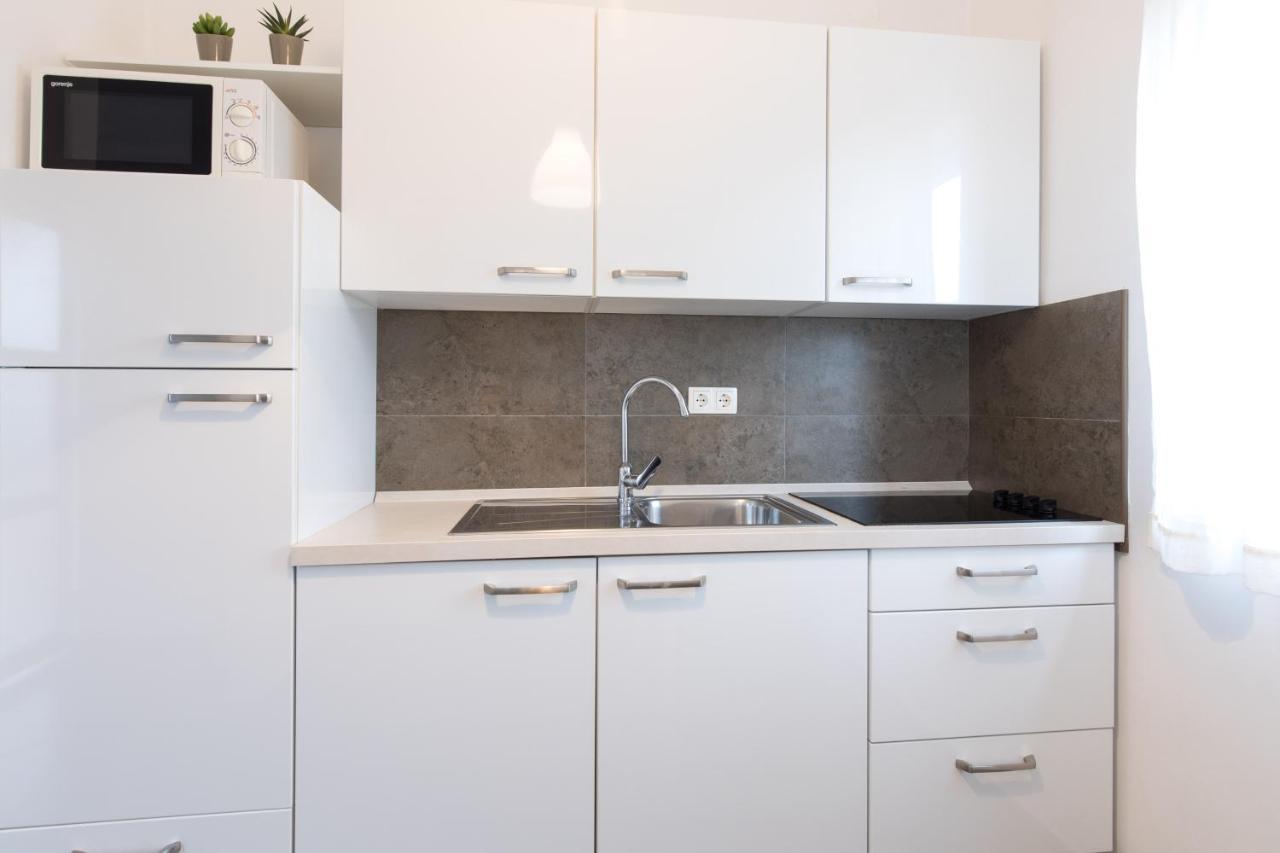 Apartmani Laura Krk Крк Экстерьер фото