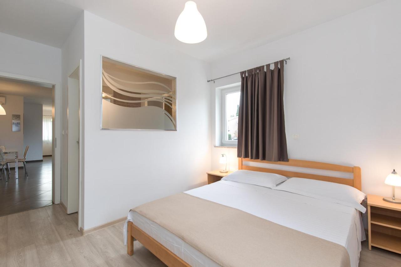 Apartmani Laura Krk Крк Экстерьер фото
