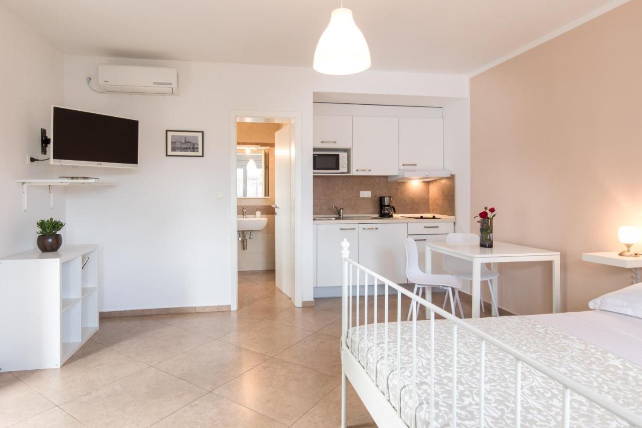 Apartmani Laura Krk Крк Экстерьер фото