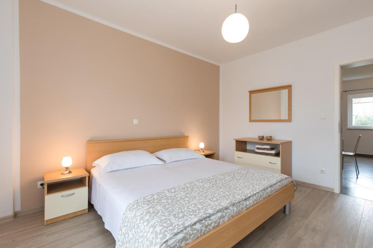 Apartmani Laura Krk Крк Экстерьер фото