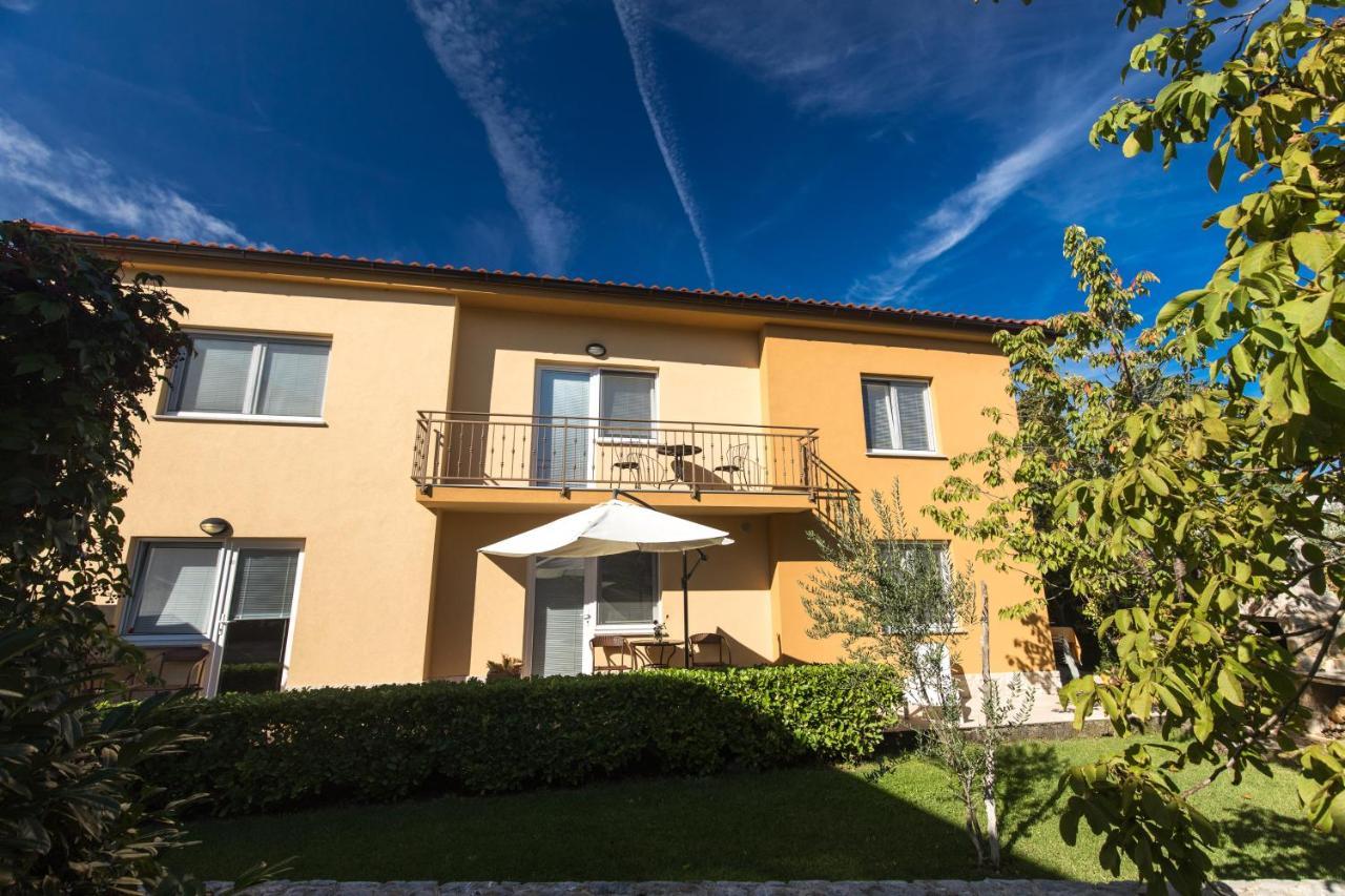Apartmani Laura Krk Крк Экстерьер фото