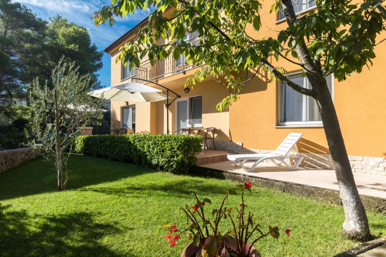 Apartmani Laura Krk Крк Экстерьер фото