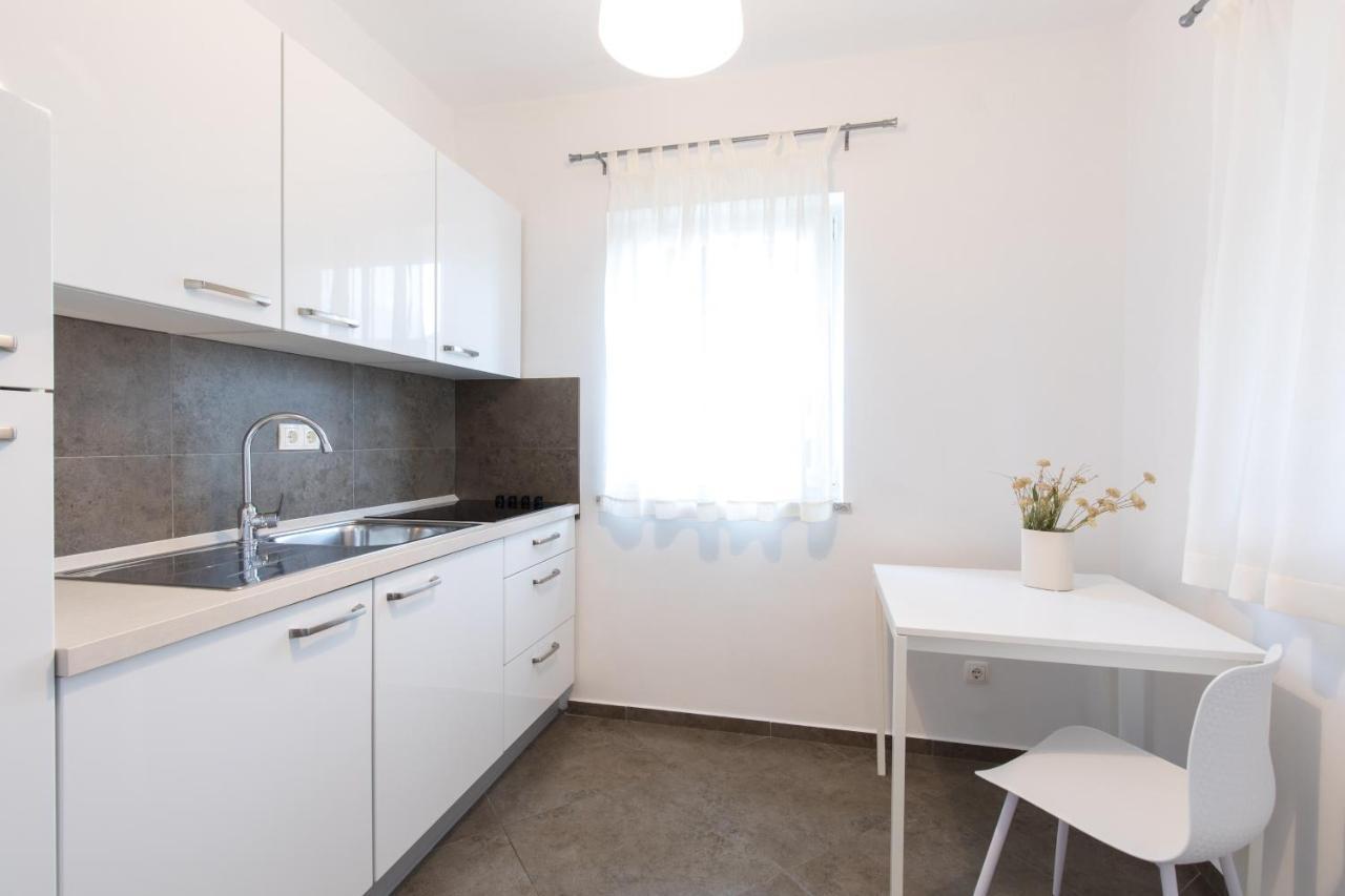 Apartmani Laura Krk Крк Экстерьер фото